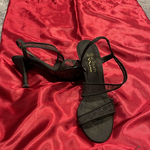 Ladies higher heel strappy shoes. - Picture 2 of 3